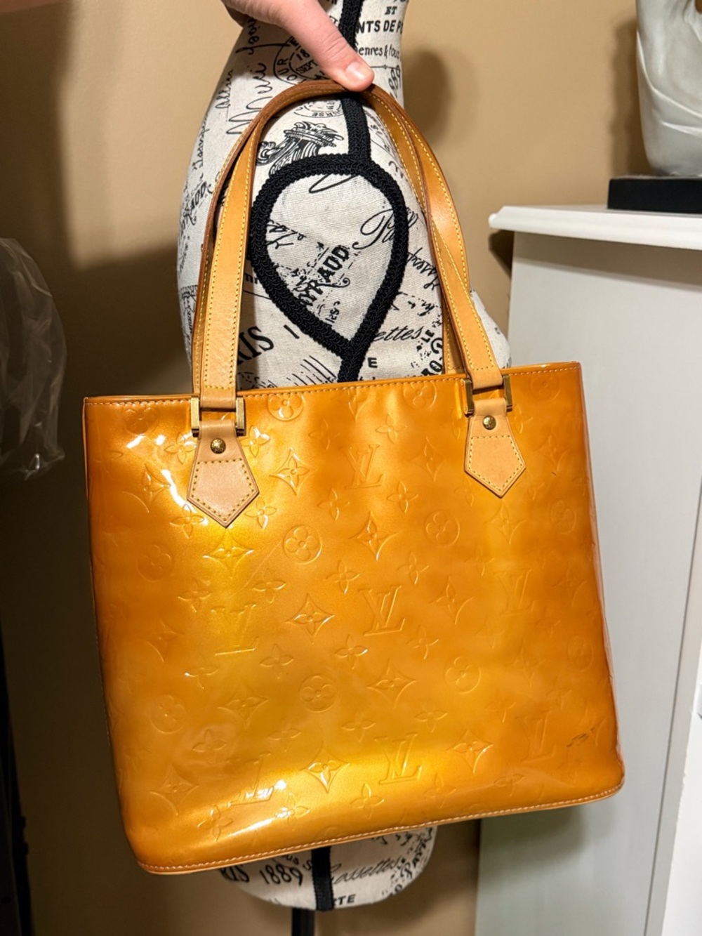 LOUIS VUITTON VERNIS HOUSTON TOTE - Picture 17 of 17